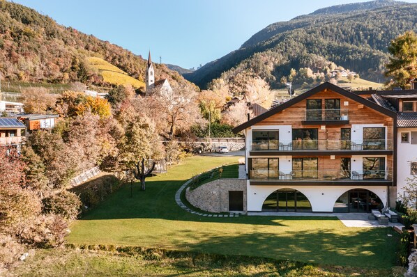 Exterior - Modern-traditional apartment with a great view (Albeins)