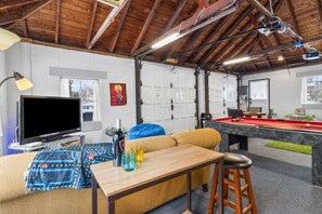 Smart TV, fireplace, video games, DVD player