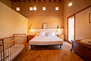 4 bedrooms, in-room safe, iron/ironing board, free WiFi