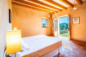 4 Schlafzimmer, Zimmersafe, Bügeleisen/Bügelbrett, kostenloses WLAN