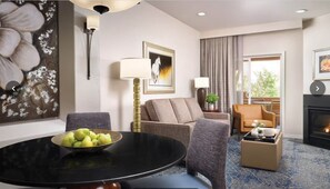 Fireplace - Resort in phenomenal Scottsdale near Barrett Jackson 2025 Auction (Scottsdale)