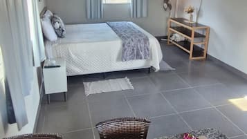 Chalet, 1 King Bed, Mountain View, Ground Floor | 2 bedrooms, premium bedding, free WiFi, bed sheets