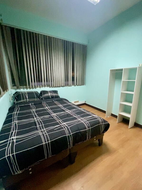 Chambre économique double | Accès au Wi-Fi (inclus), literie fournie