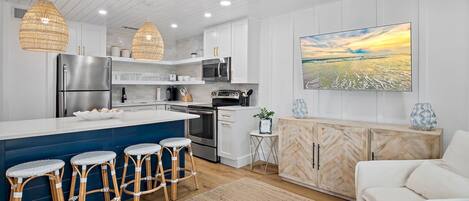 Refrigerador, microondas, horno y parrilla de estufa