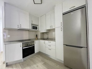 Frigorifero, microonde, forno, macchina per tè/caffè