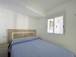 1 soverom, strykejern/-brett og sengetøy