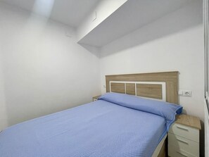 1 camera, ferro/asse da stiro, lenzuola