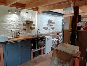 Fridge, microwave, oven, stovetop - Brittany Escape with Garden (Cleden Cap Sizun)