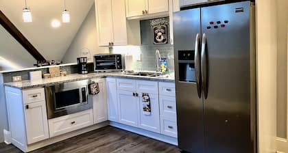 Spacious East Nashville 2 Bed Apartment