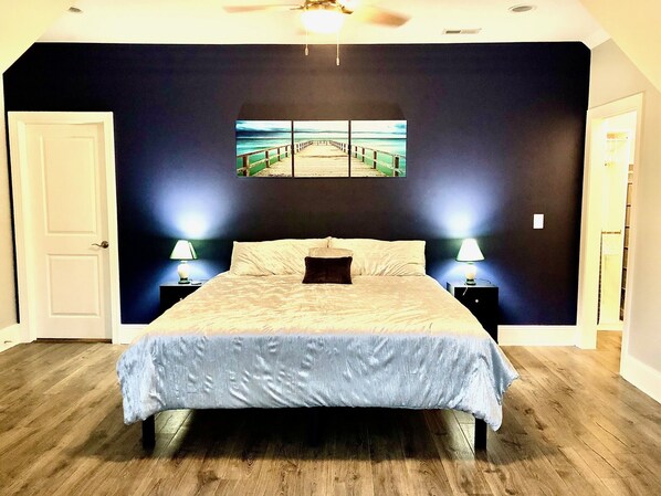 2 chambres, bureau, fer et planche à repasser, lit parapluie