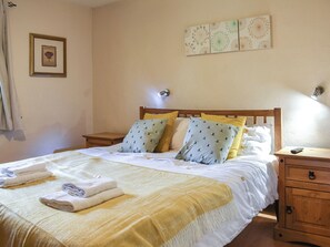 2 bedrooms, WiFi (free), bed sheets