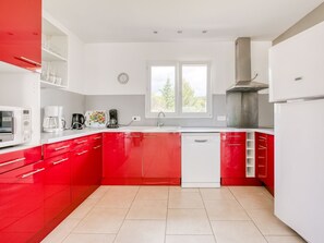 Réfrigérateur, four, plaque de cuisson, lave-vaisselle