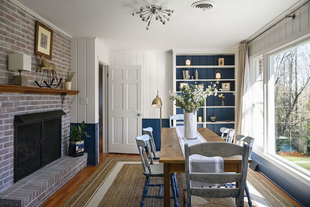 Serene 5Bd/4Ba Pet Friendly Home with Deck and AC near Wake Forest Univ