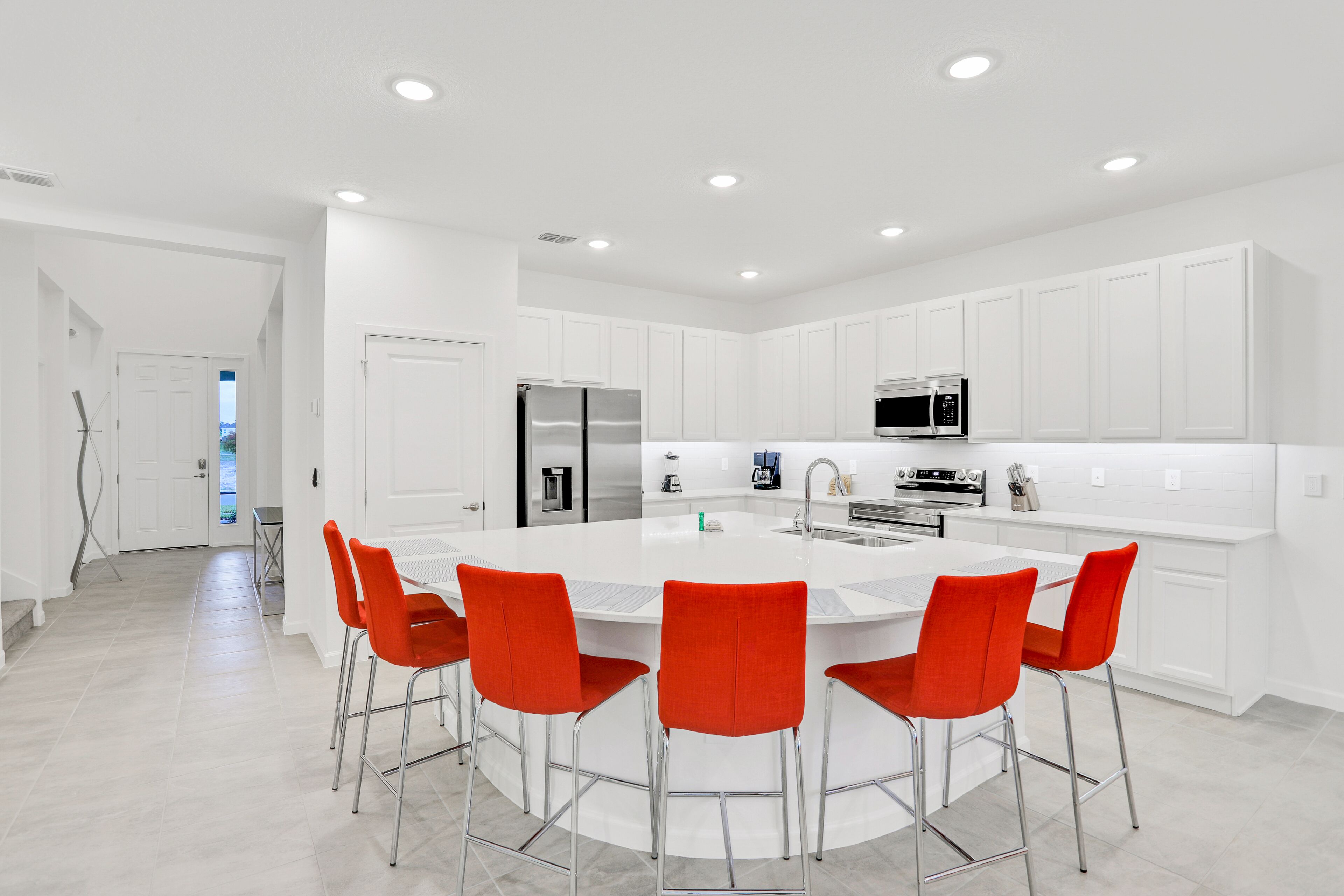 Geladeira, micro-ondas, fogão, cooktop