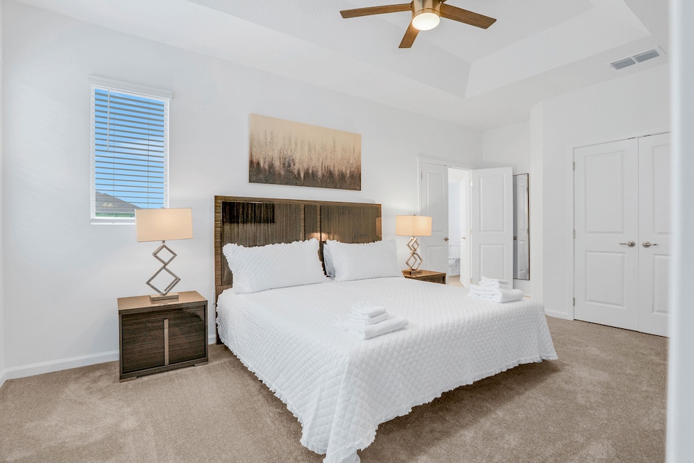 Dogfriendly home with a heated pool, pool spa, inhome theater, lanai