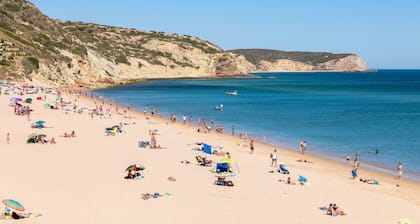 Stunning views, private position - 5 mins to beach! Heated pool option & Aircon