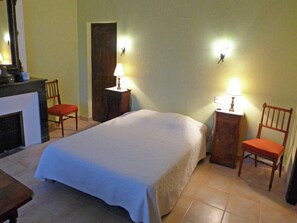 2 bedrooms, WiFi - Holiday Home in Montbrun with Pool & Vineyards (Montbrun-Des-Corbières)