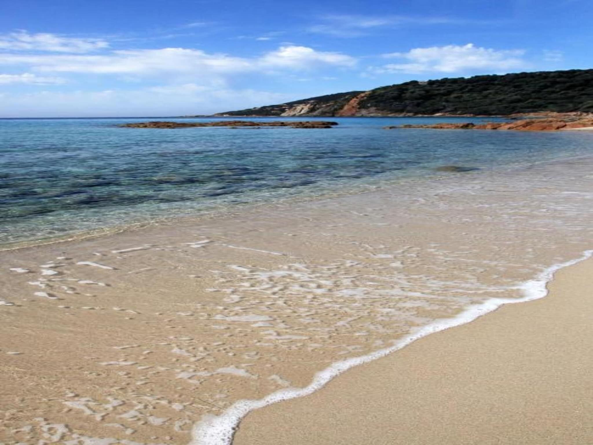 Una spiaggia nelle vicinanze