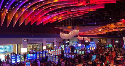 Glendale Getaway- Walking distance to the Stadium