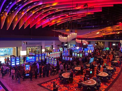 Glendale Getaway- Walking distance to the Stadium