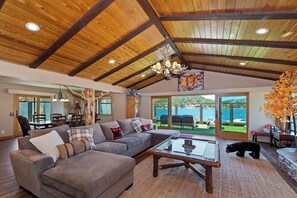 TV, fireplace, ping pong