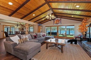 TV, fireplace, ping pong