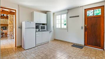 Micro-ondas, fogão, lava-louças