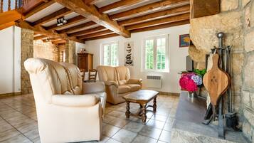 Télévision, cheminée