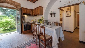 Macchina per tè/caffè, frigorifero, forno, piano cottura