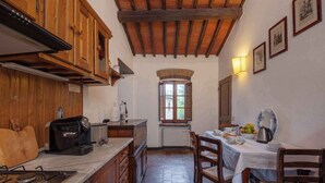 Macchina per tè/caffè, frigorifero, forno, piano cottura