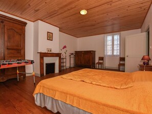 4 bedrooms, WiFi - Vintage Retreat in Montfaucon (Montfaucon)