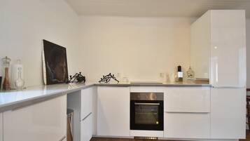 Réfrigérateur, four, plaque de cuisson, lave-vaisselle