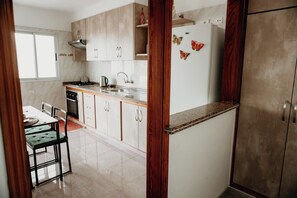 Fridge, microwave, oven, coffee/tea maker