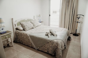 2 bedrooms, iron/ironing board, travel cot, free WiFi