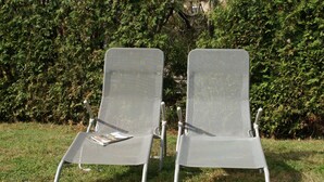 Two metal-framed lounge chairs with mesh backs and seats, placed on grass with a hedge in the background. - Holiday home in Vic-sur-Seille near the forest (Vic-Sur-Seille)