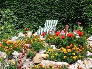 Property grounds - Villa in Pyrenees with Stunning Mountain Views (Fenouillet)