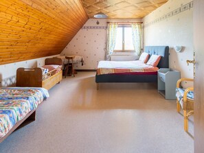 5 bedrooms, WiFi