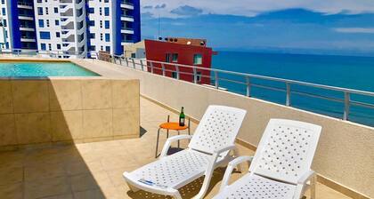 Luxury apartment facing the sea