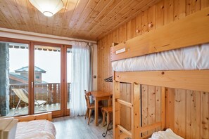 3 bedrooms, free Internet