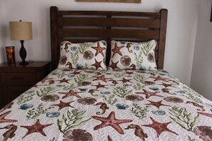 2 bedrooms, iron/ironing board, free WiFi, bed sheets - Seacret Hideout - Bayside - 1 block to beach, Seacrets and more. (Ocean City)