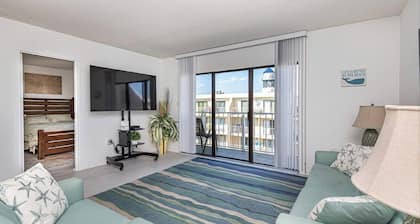 Seacret Hideout - Bayside - 1 block to beach, Seacrets and more.