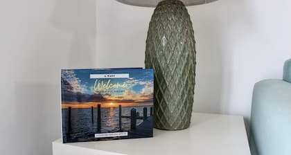 Seacret Hideout - Bayside - 1 block to beach, Seacrets and more.