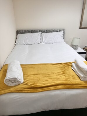 1 chambre, fer et planche à repasser, Wi-Fi gratuit, draps fournis