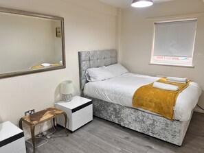 1 chambre, fer et planche à repasser, Wi-Fi gratuit, draps fournis