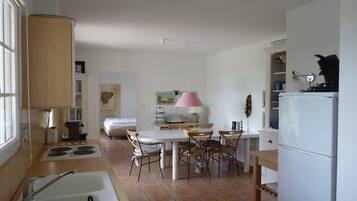 Micro-ondes, four, plaque de cuisson, lave-vaisselle