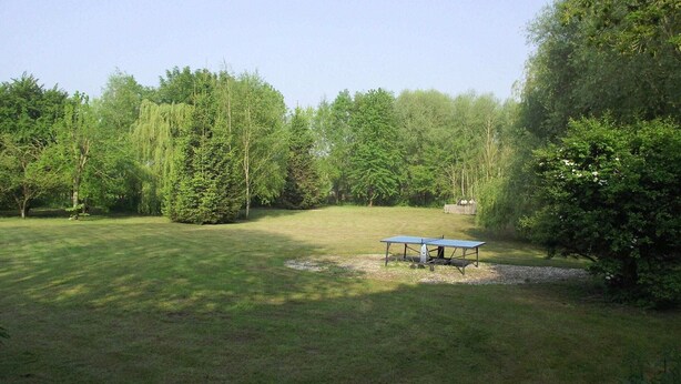 A grassy outdoor area with a ping pong table and a small shed. - Holiday Home in Quend near Forest and Sea (Quend-Plage)