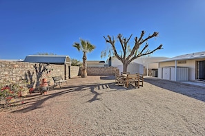 Outdoor dining - Yuma Vacation Rental w/ Yard & Grills! (Yuma)