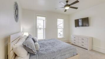 4 habitaciones, escritorio, internet y ropa de cama