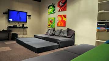 TV, fireplace, DVD player, table tennis