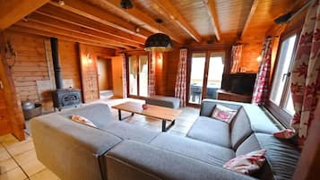 Televisie, videospelletjes, een dvd-speler en een stereo